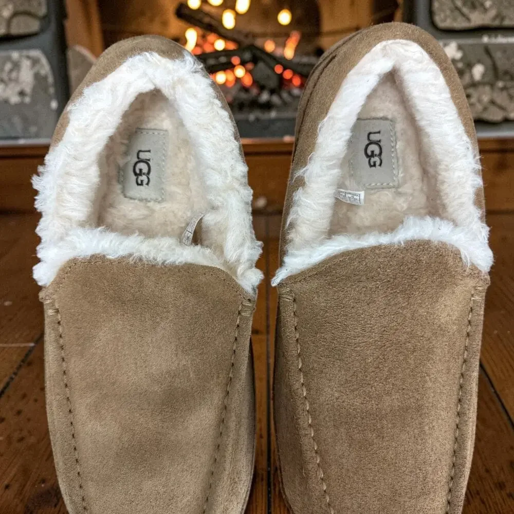 UGG Ascot Men 9 Chestnut Suede Shearling Moccasin Slippers Loafers 1101110 Cozy